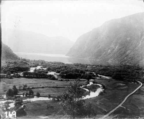 Høyangsfjorden sett frå Hjetland rundt 1908. (Foto: Høyanger verk/Fylkesarkivet)